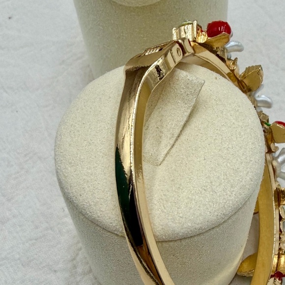 Strawberry Fairycore Bracelet Clamper and earrings - Picture 4 of 5